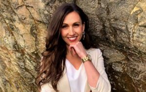 Read more about the article Unleash Feminine Leadership Qualities: Confidence & Clarity