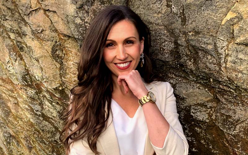 You are currently viewing Unleash Feminine Leadership Qualities: Confidence & Clarity