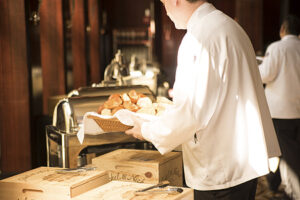 lose weight without counting calories a person eating slowly at a table with no distractions