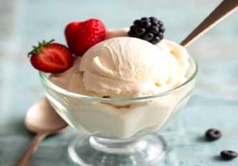 Low-sugar ice cream or frozen yogurt — a creamy, braces-friendly dessert served in a soft scoop.